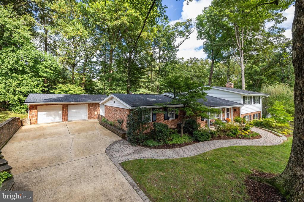 9110 Hamilton Dr