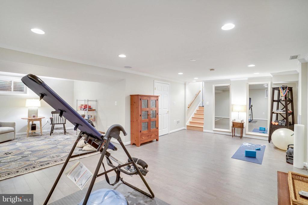 9110 Hamilton Dr