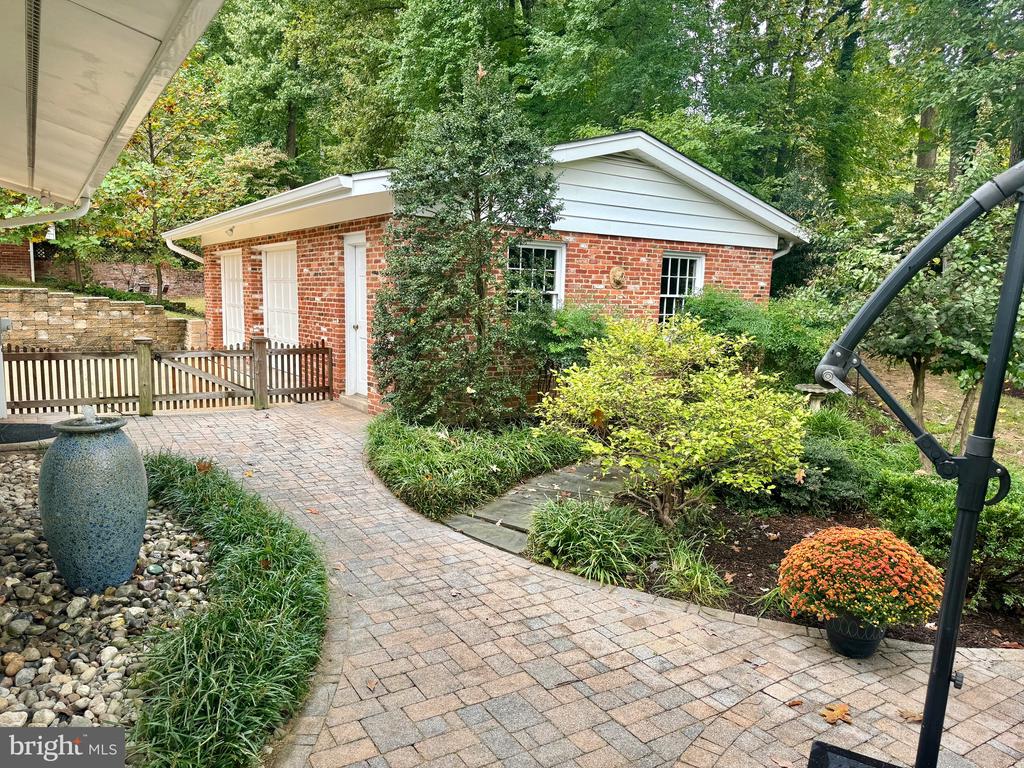 9110 Hamilton Dr