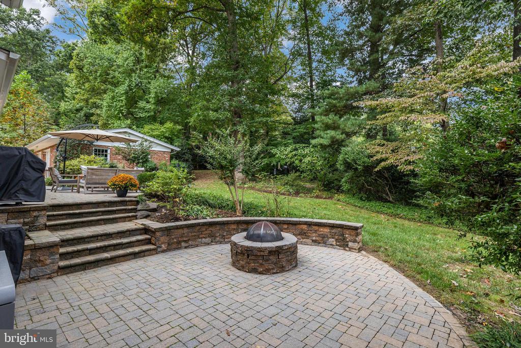9110 Hamilton Dr