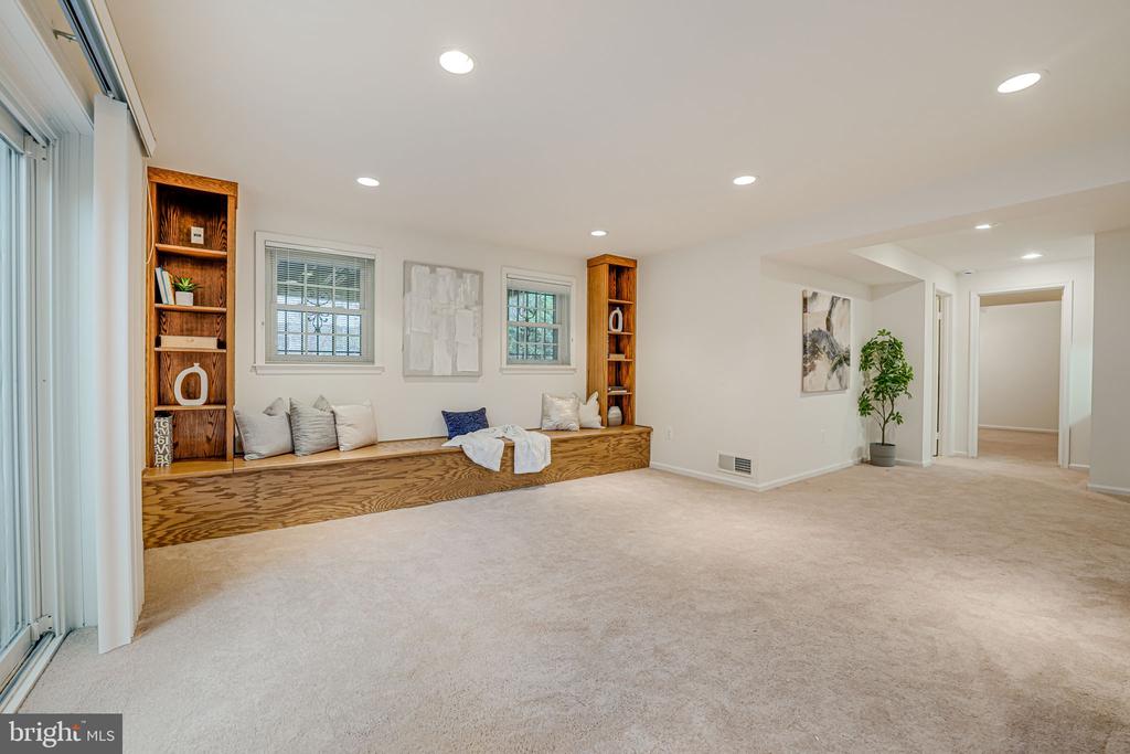 6600 Baymeadow Ct