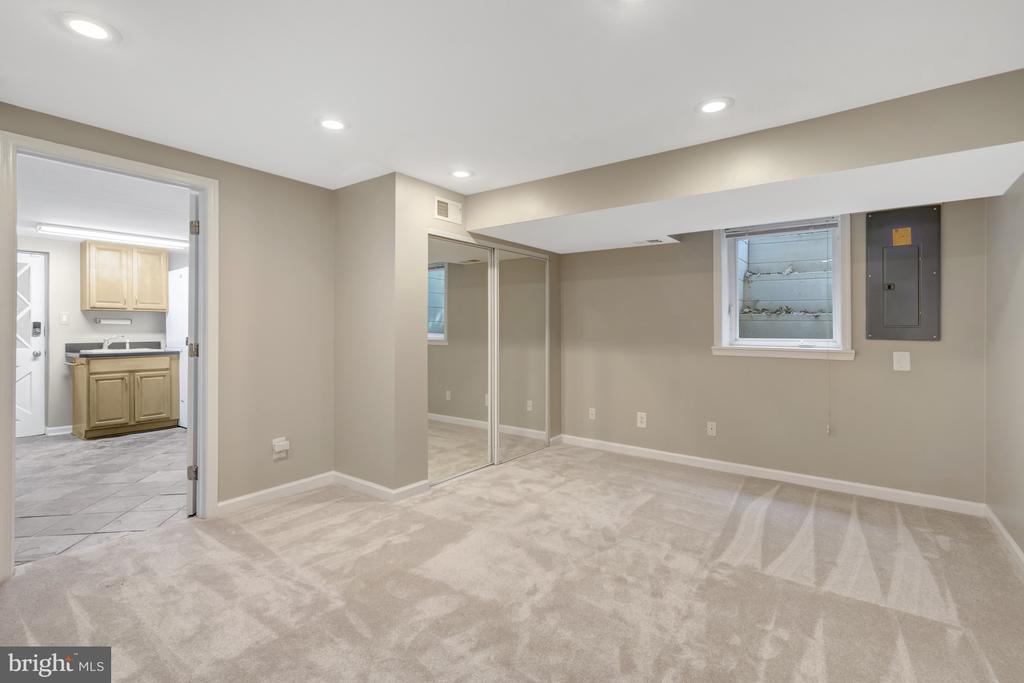 3313 Midland Rd