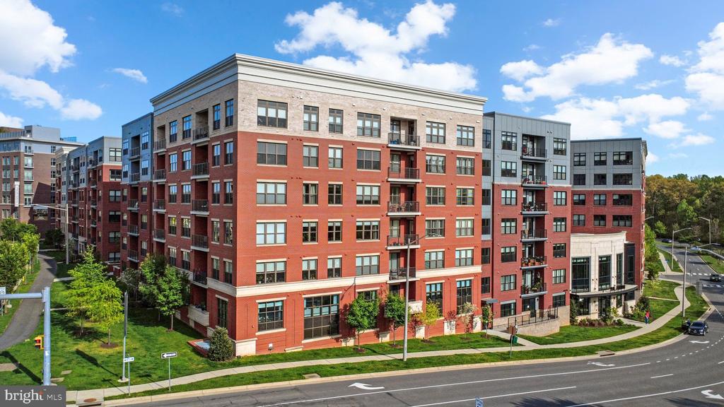 2960 VADEN DRIVE 2-312