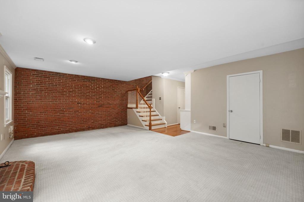2893 SUTTON OAKS LANE