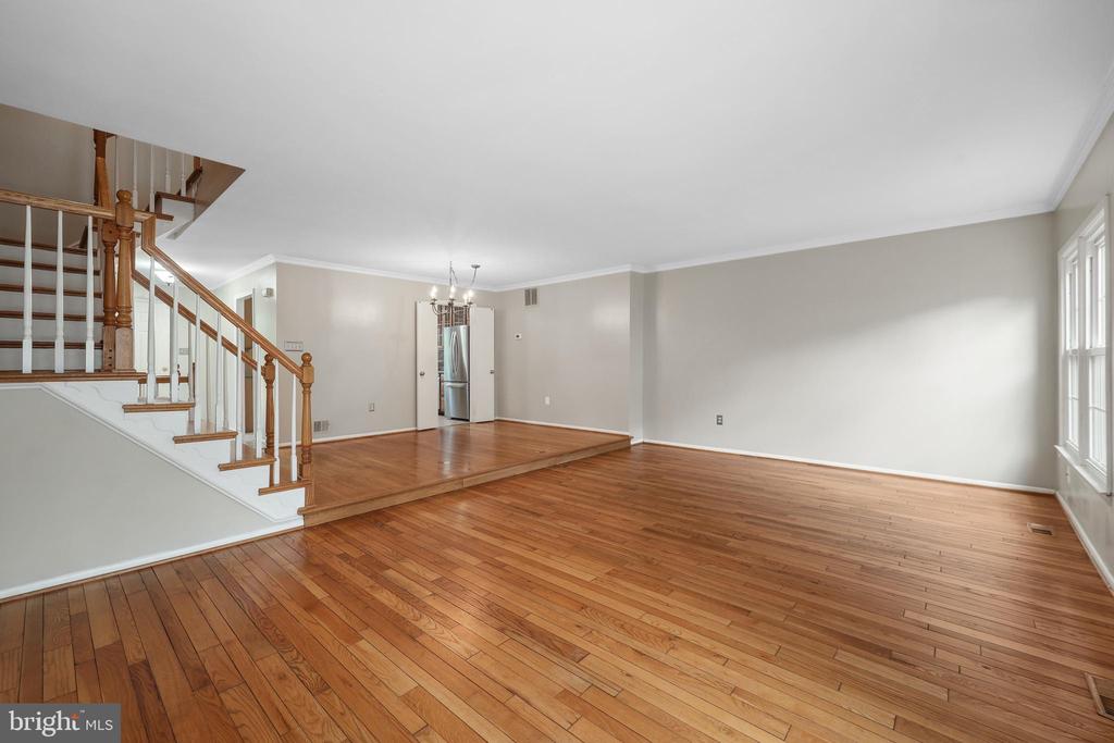 2893 SUTTON OAKS LANE