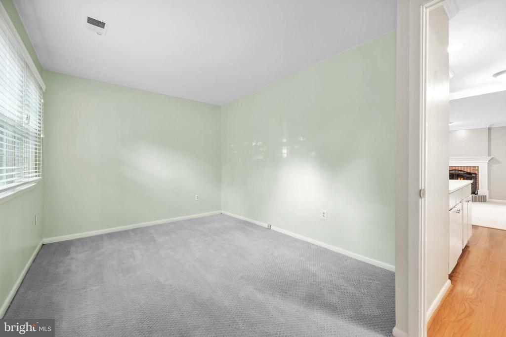 2893 SUTTON OAKS LANE