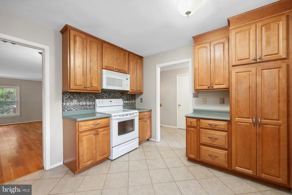 2893 SUTTON OAKS LANE