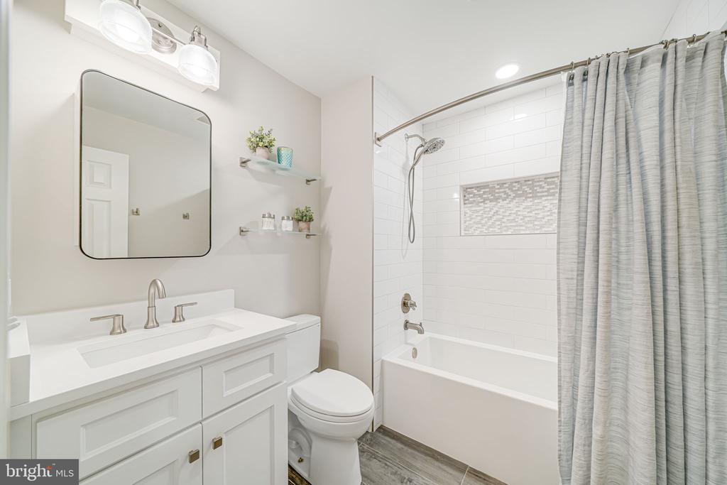 5616 Tilia Ct