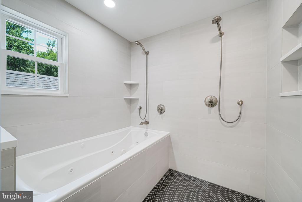 5616 Tilia Ct