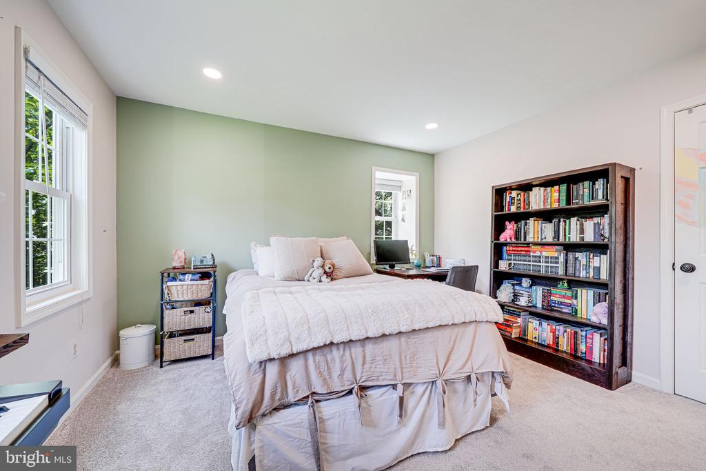 5616 Tilia Ct