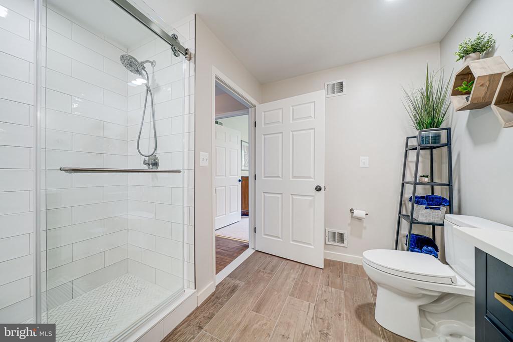 5616 Tilia Ct