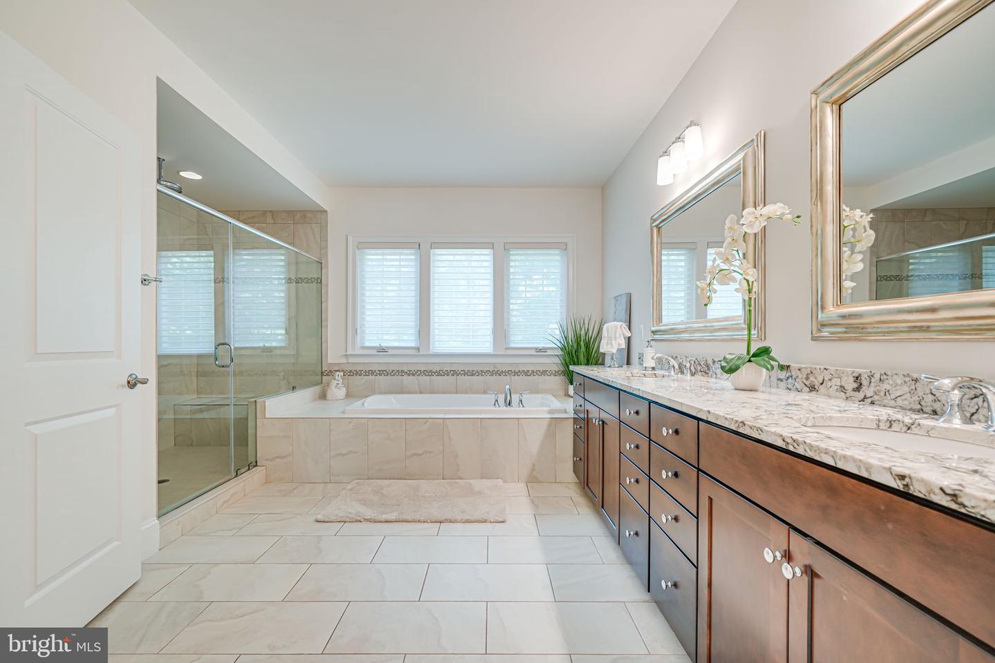 6513 Manor Ridge Ct
