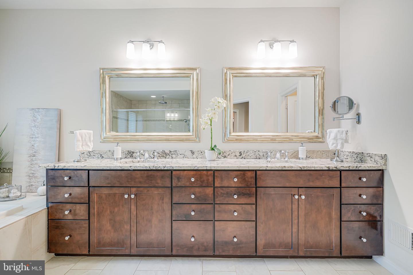 6513 Manor Ridge Ct