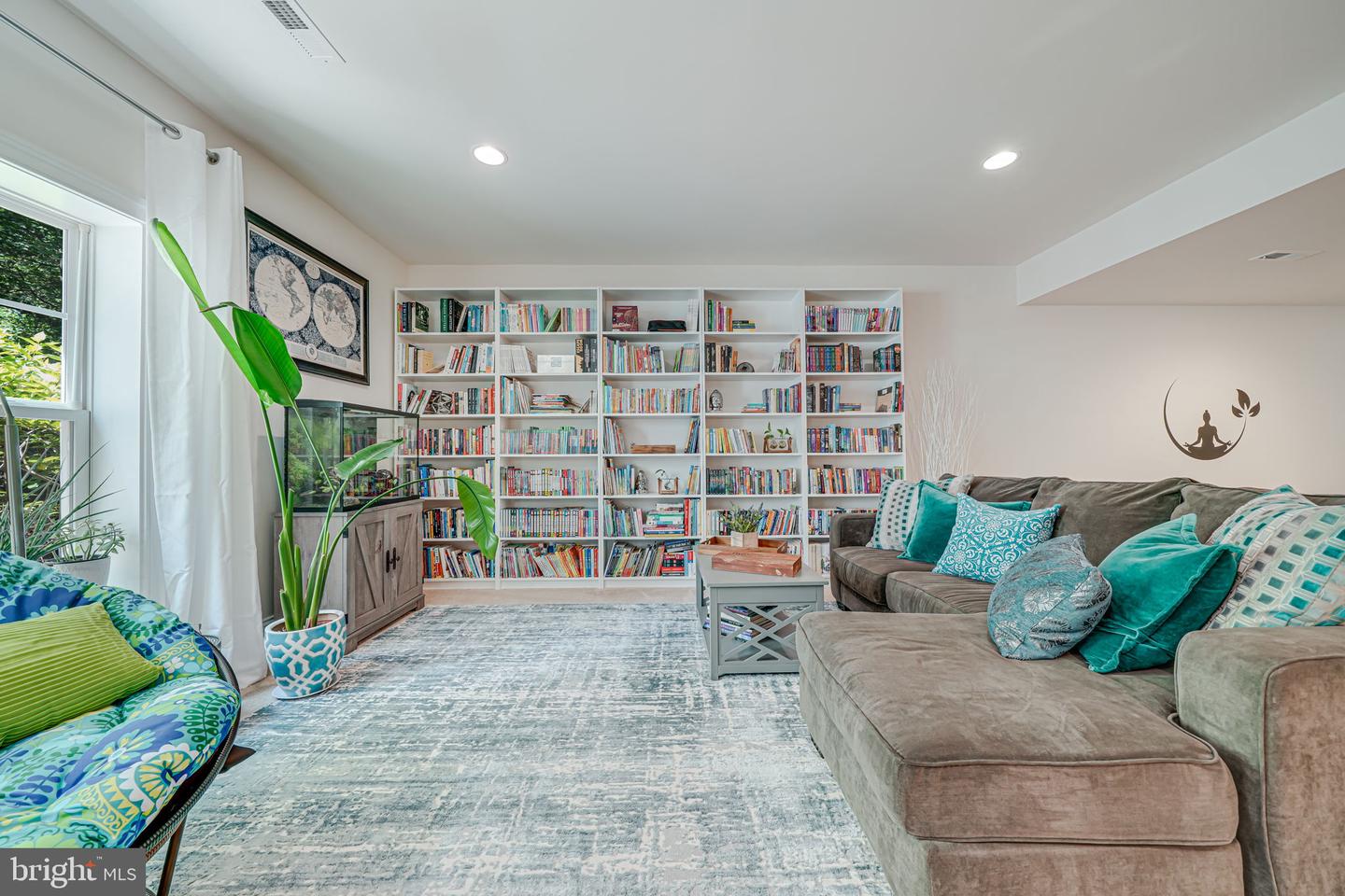 6513 Manor Ridge Ct