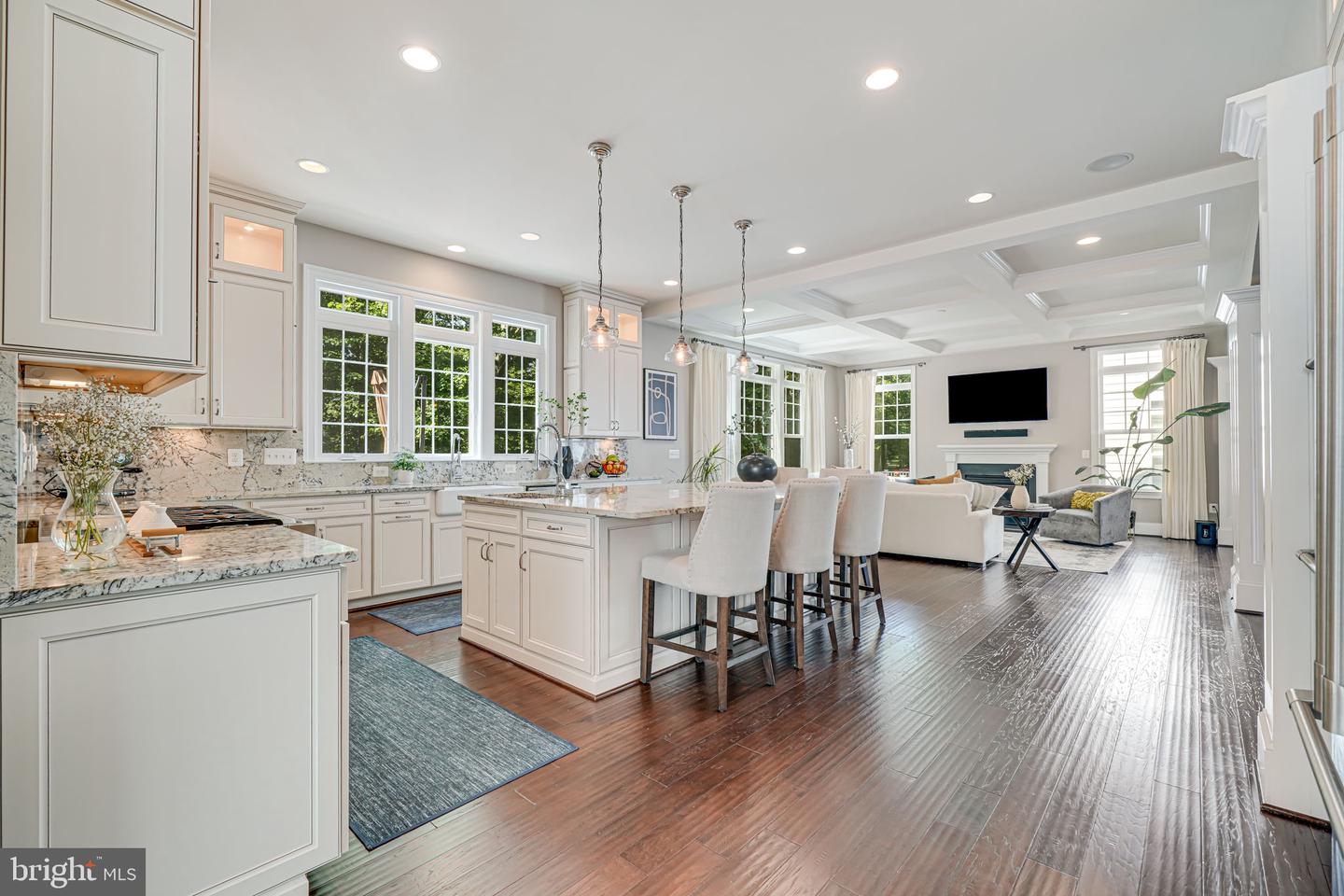 6513 Manor Ridge Ct