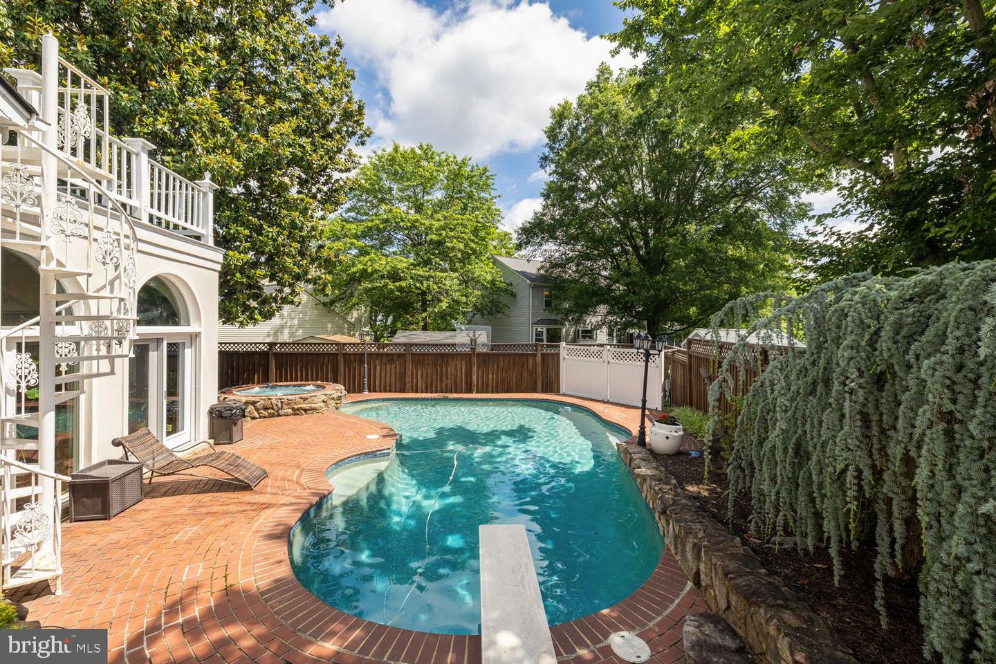 8327 Fran Ct