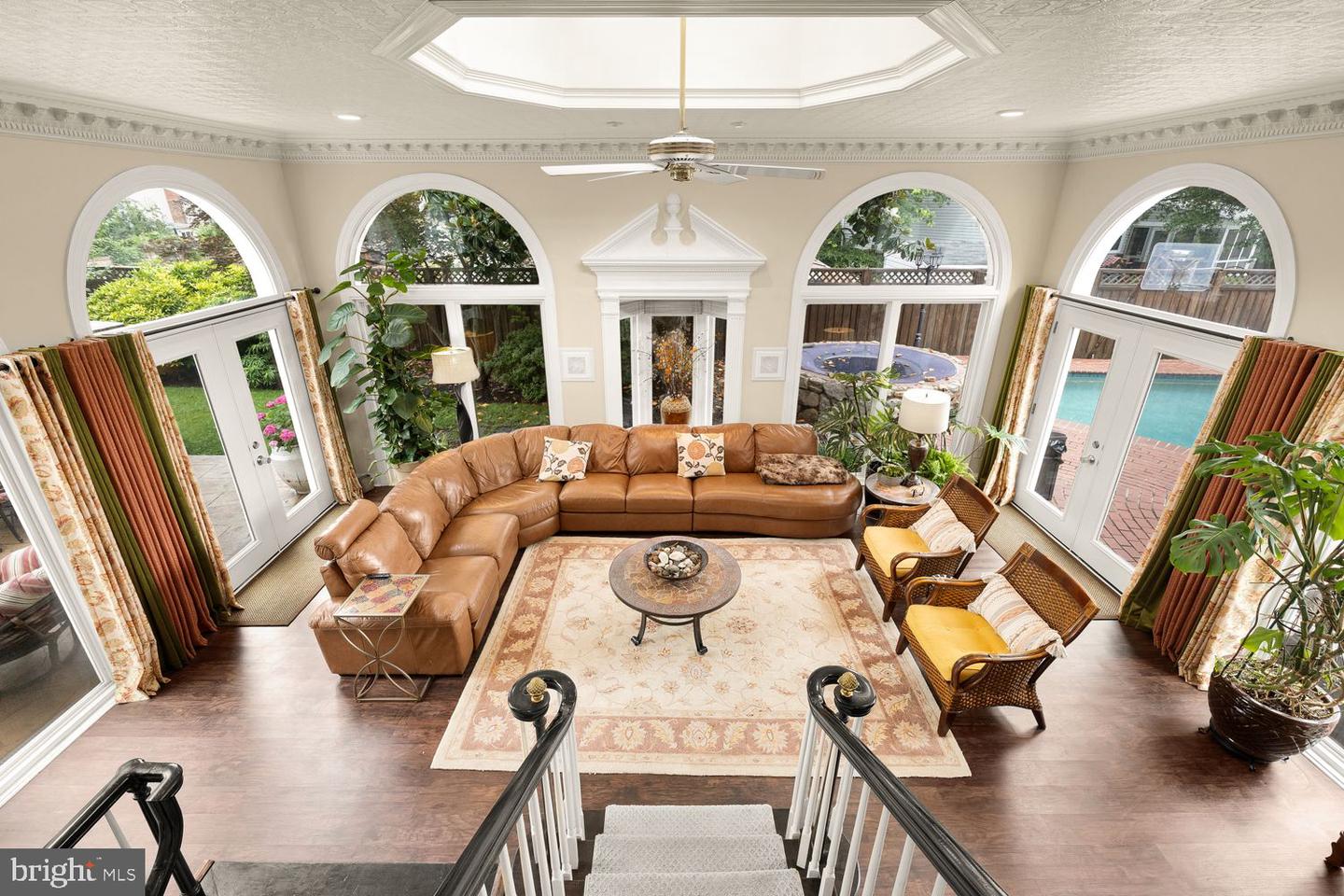 8327 Fran Ct