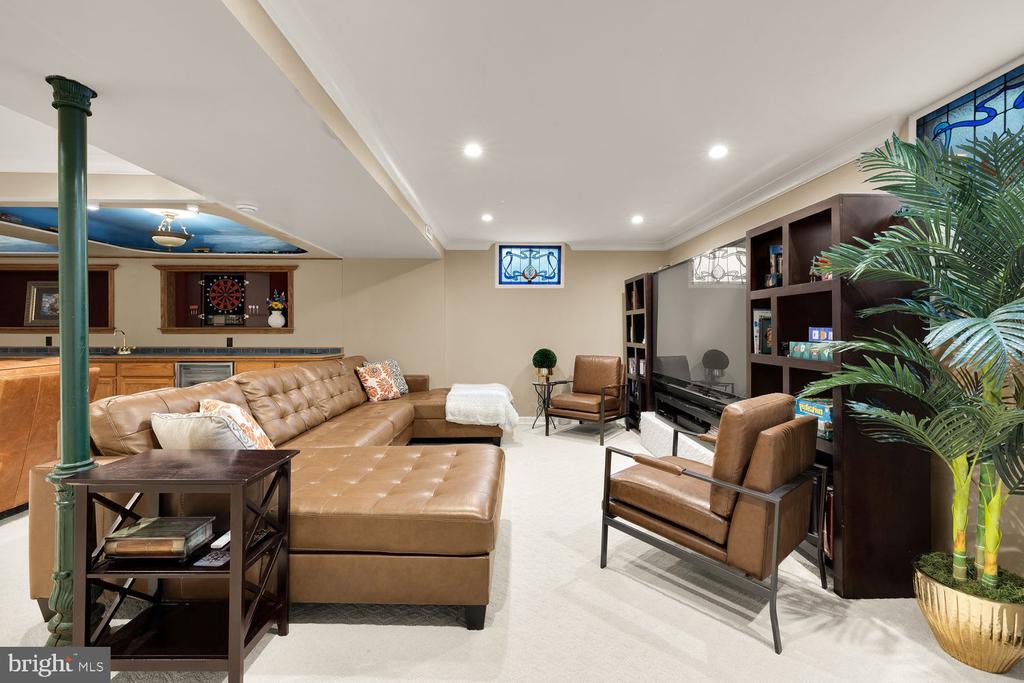 8327 Fran Ct