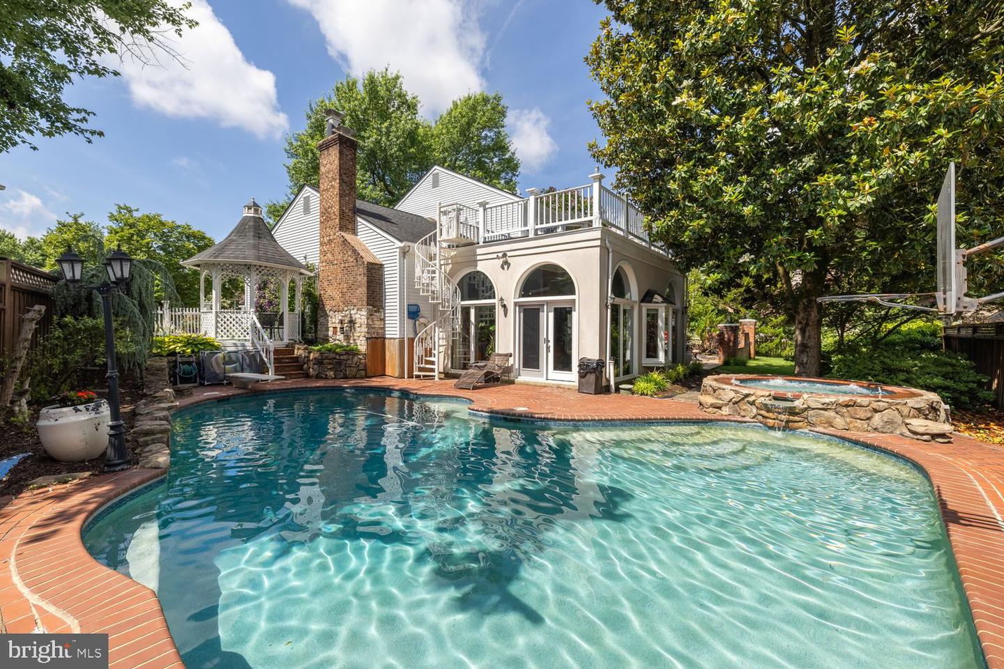 8327 Fran Ct