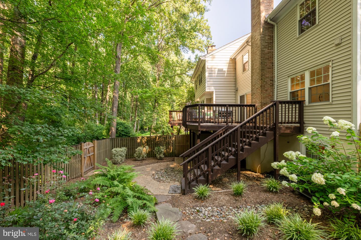 9956 Hemlock Woods Ln