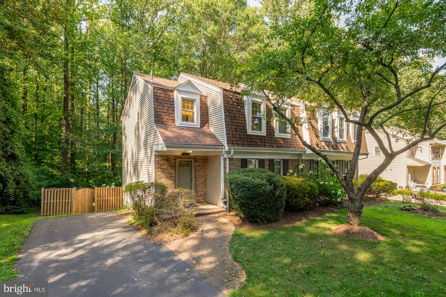 9956 Hemlock Woods Ln