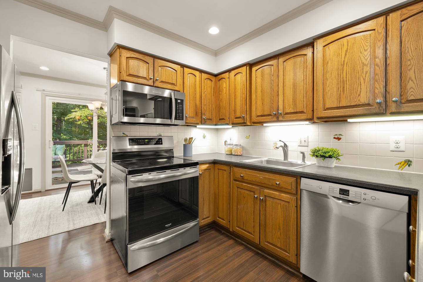 9956 Hemlock Woods Ln