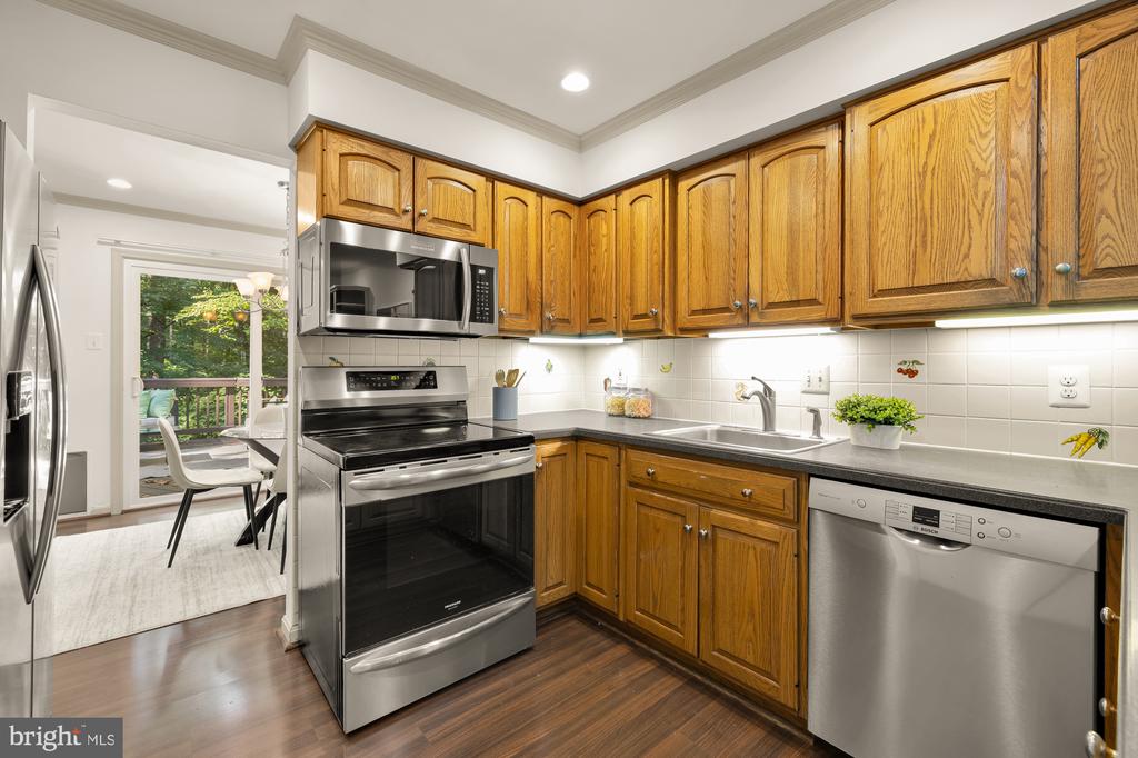 9956 Hemlock Woods Ln