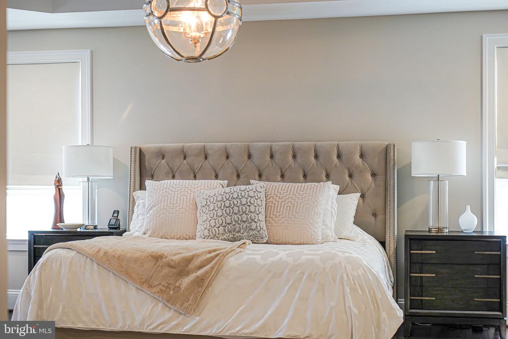 6513 MANOR RIDGE COURT