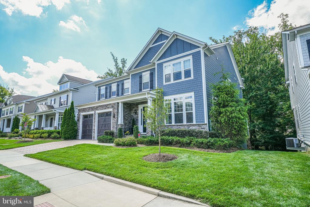 6513 MANOR RIDGE COURT