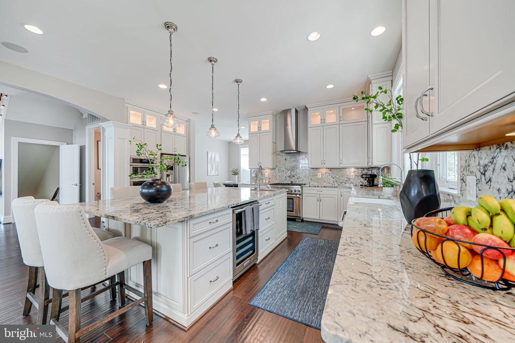 6513 MANOR RIDGE COURT