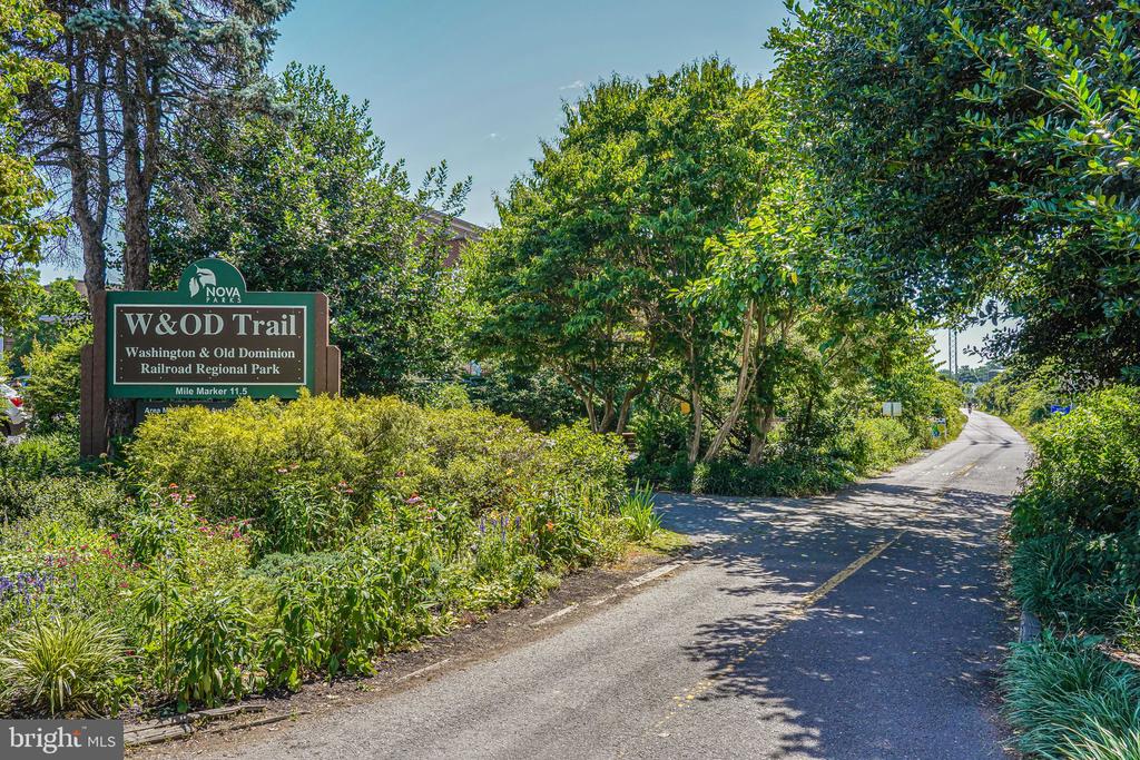 6513 MANOR RIDGE COURT