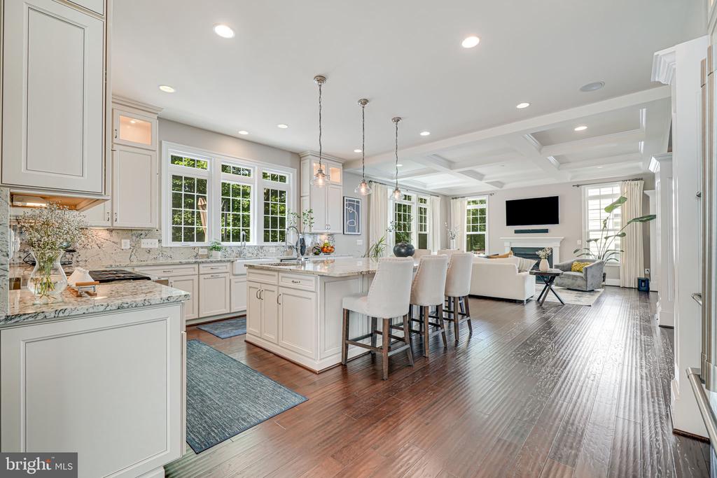 6513 MANOR RIDGE COURT