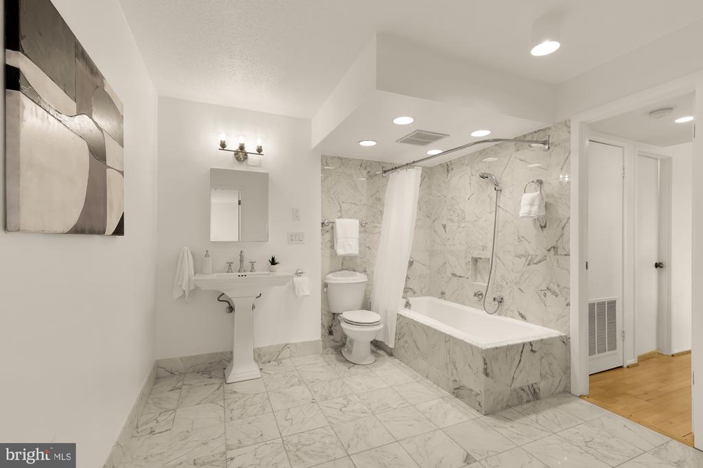 5901 MOUNT EAGLE DRIVE 1116