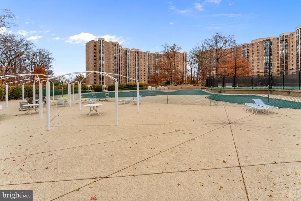 5901 MOUNT EAGLE DRIVE 1116