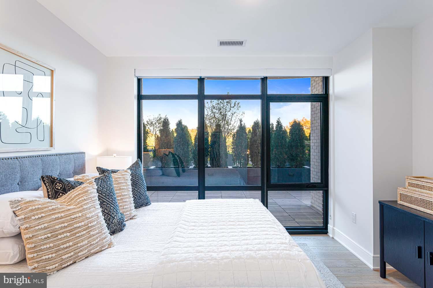 6718 LOWELL AVENUE 805