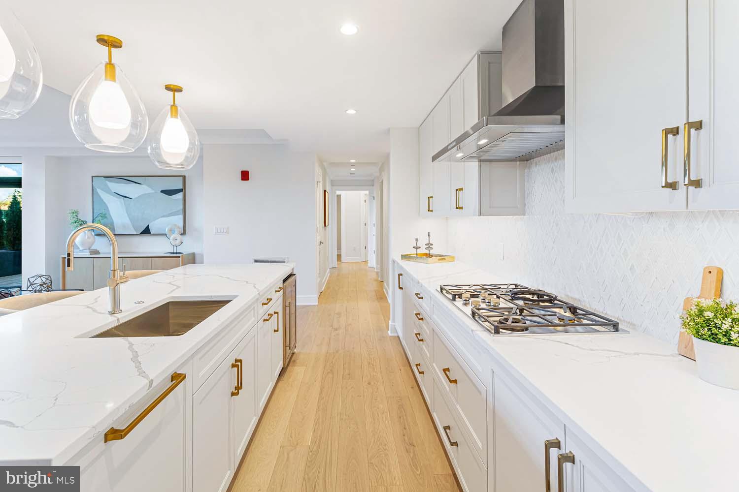 6718 LOWELL AVENUE 805