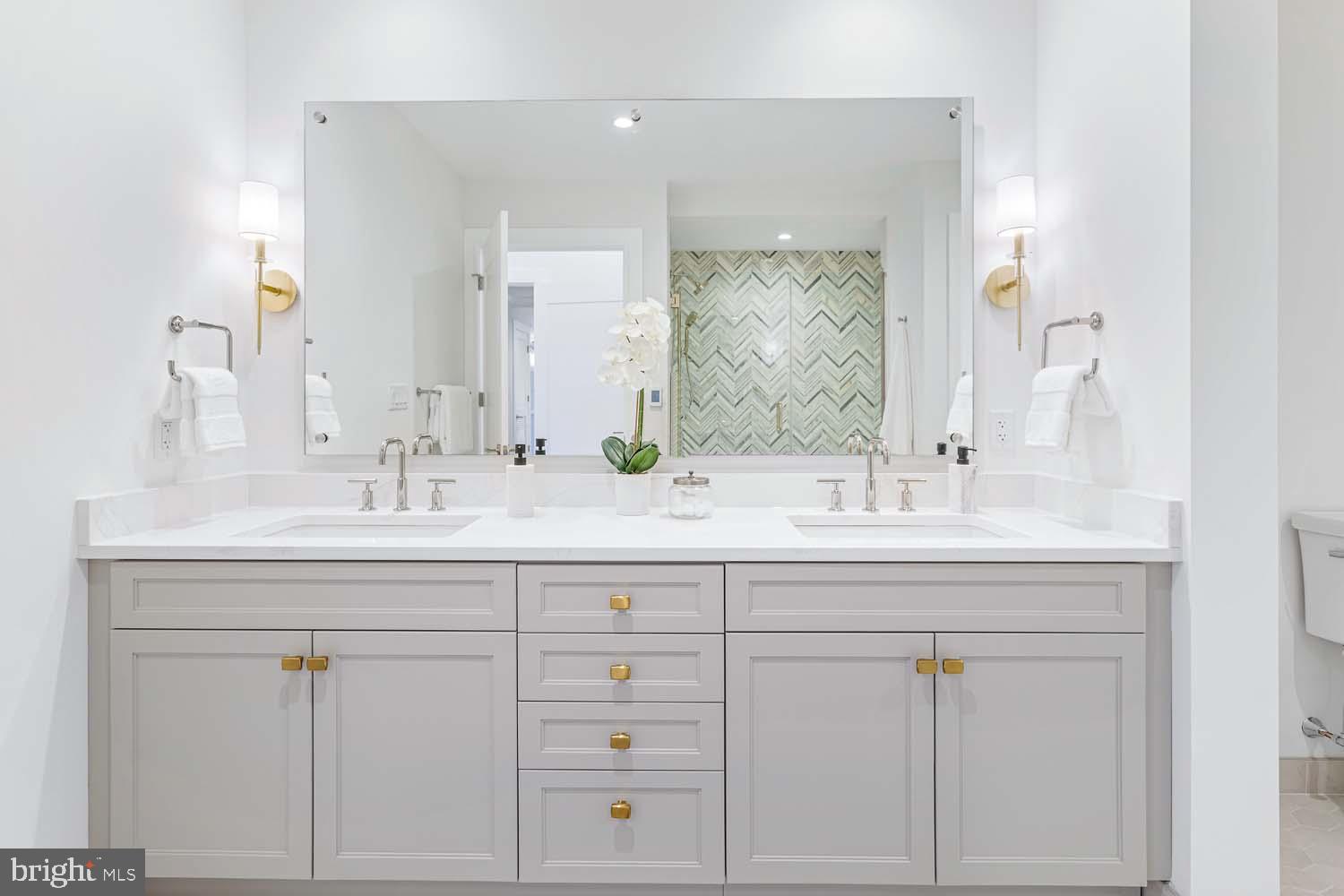 6718 LOWELL AVENUE 805