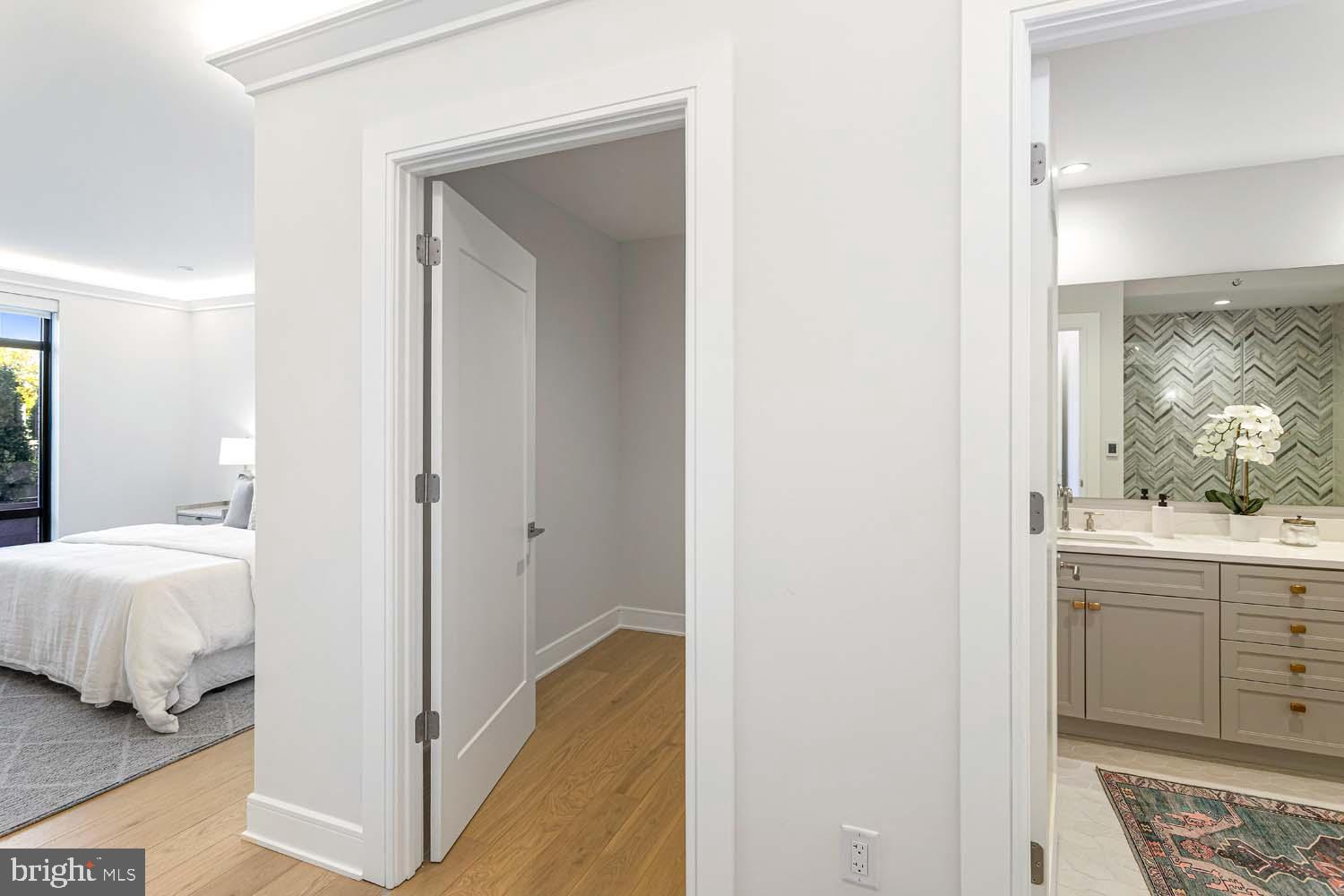 6718 LOWELL AVENUE 805