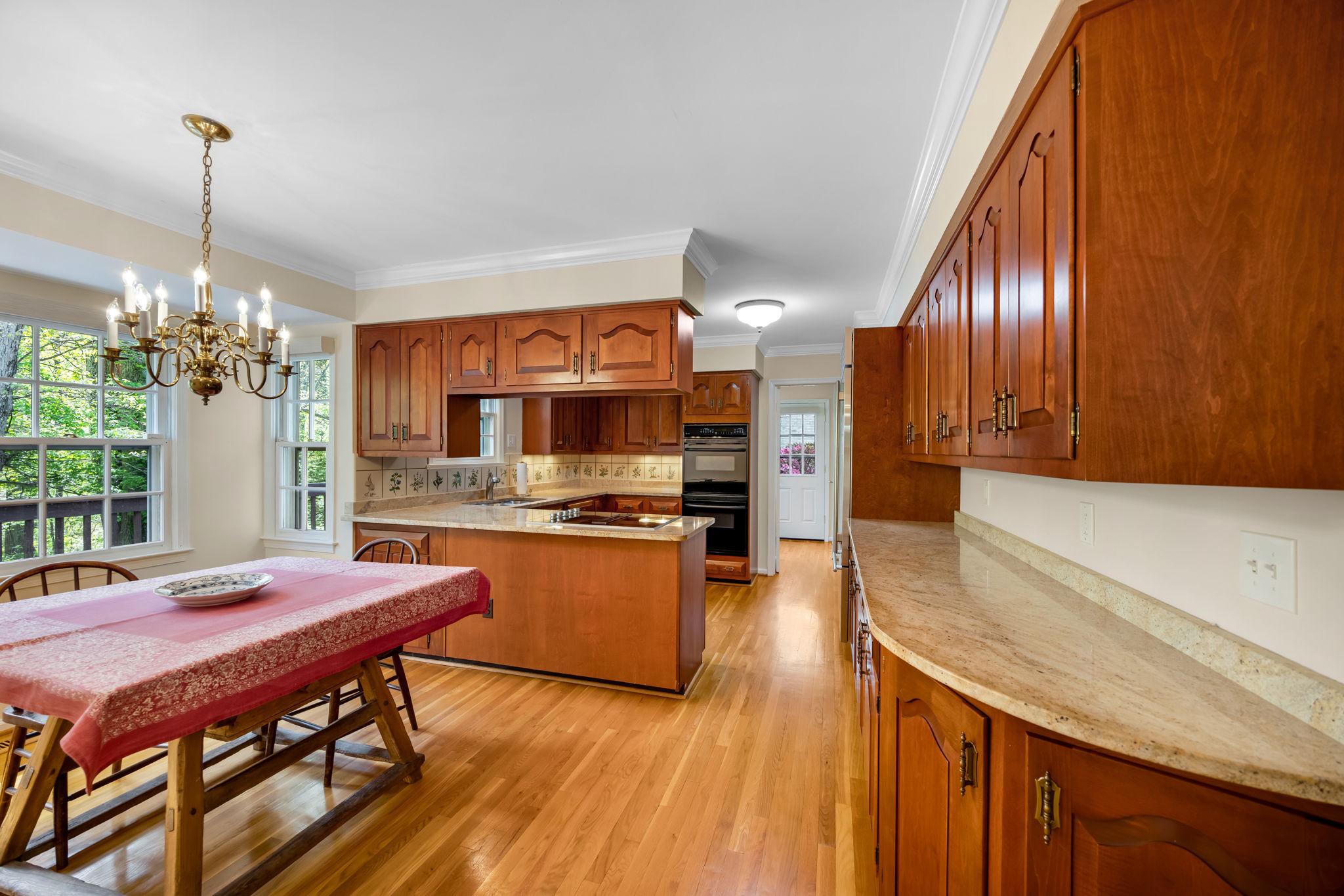 718 RIDGE DRIVE