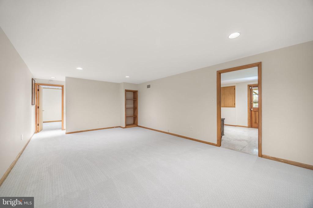 718 RIDGE DRIVE