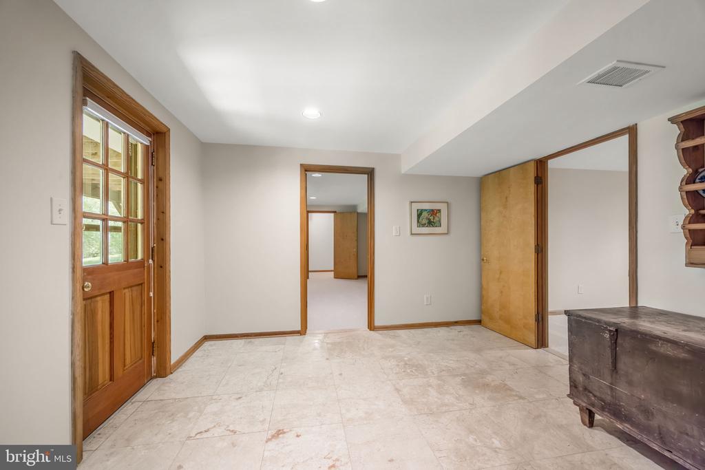 718 RIDGE DRIVE