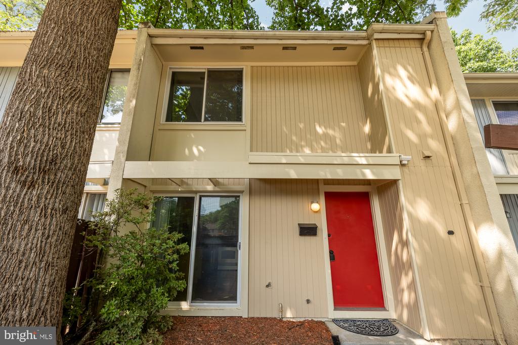 2240 SOUTHGATE SQUARE