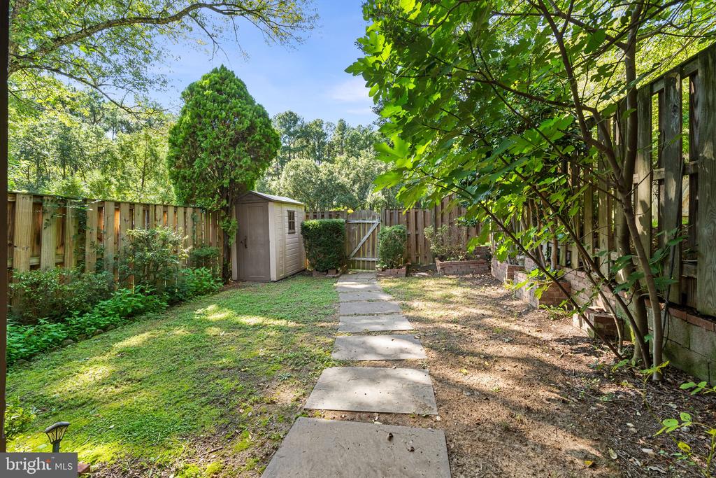 8252 GETTY COURT