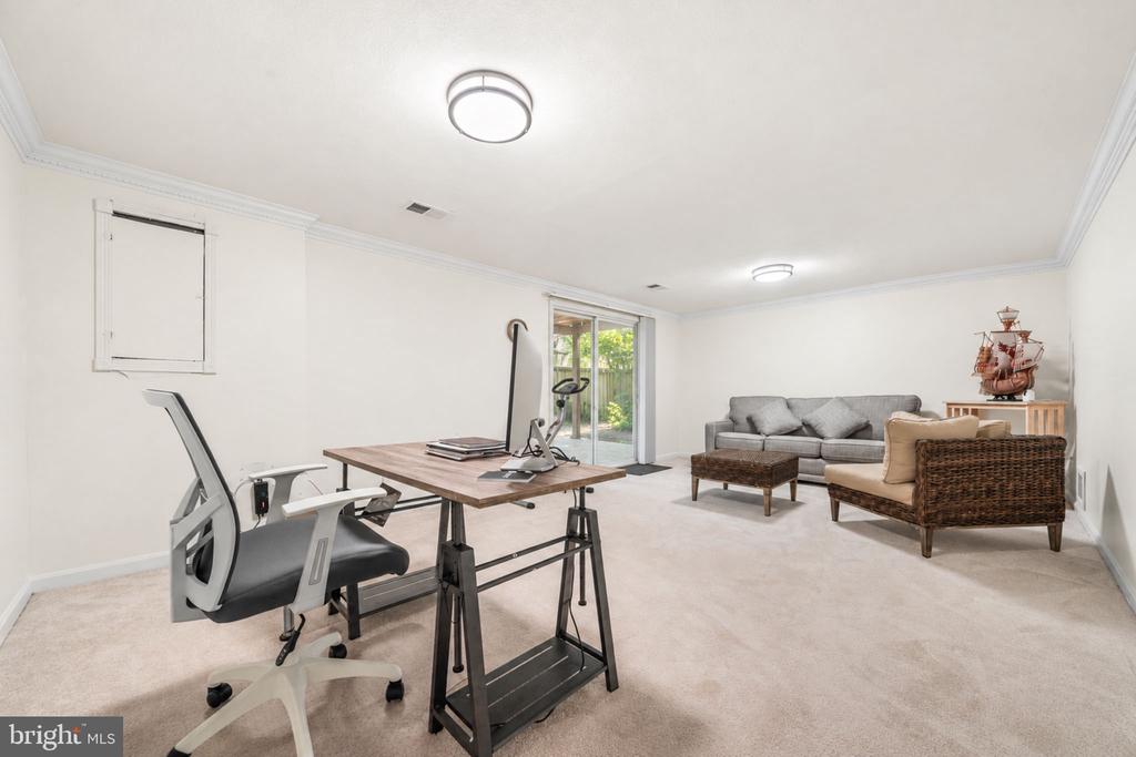 8252 GETTY COURT