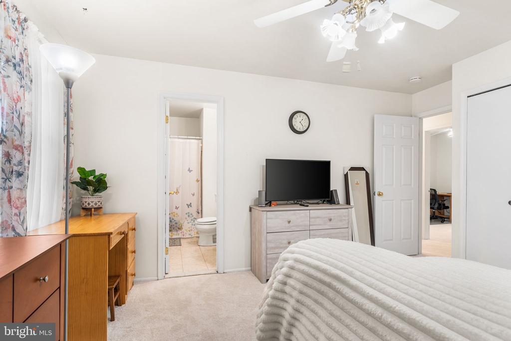 8252 GETTY COURT