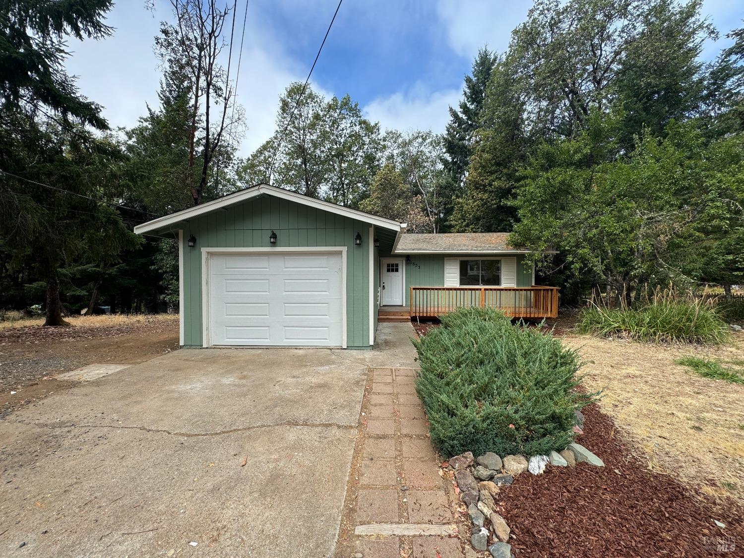 1853 Lupine Dr