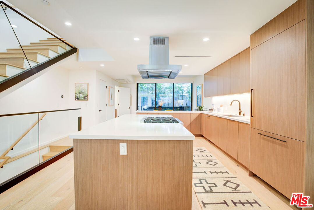 330 Rennie Ave Unit: 2