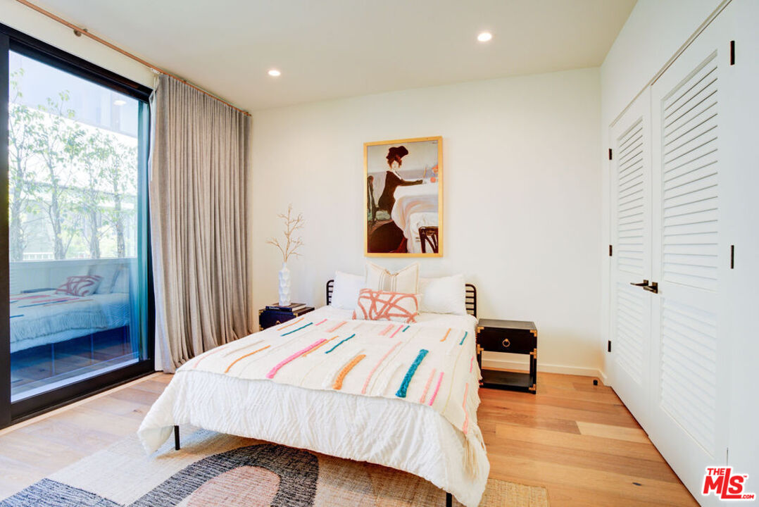 330 Rennie Ave Unit: 2