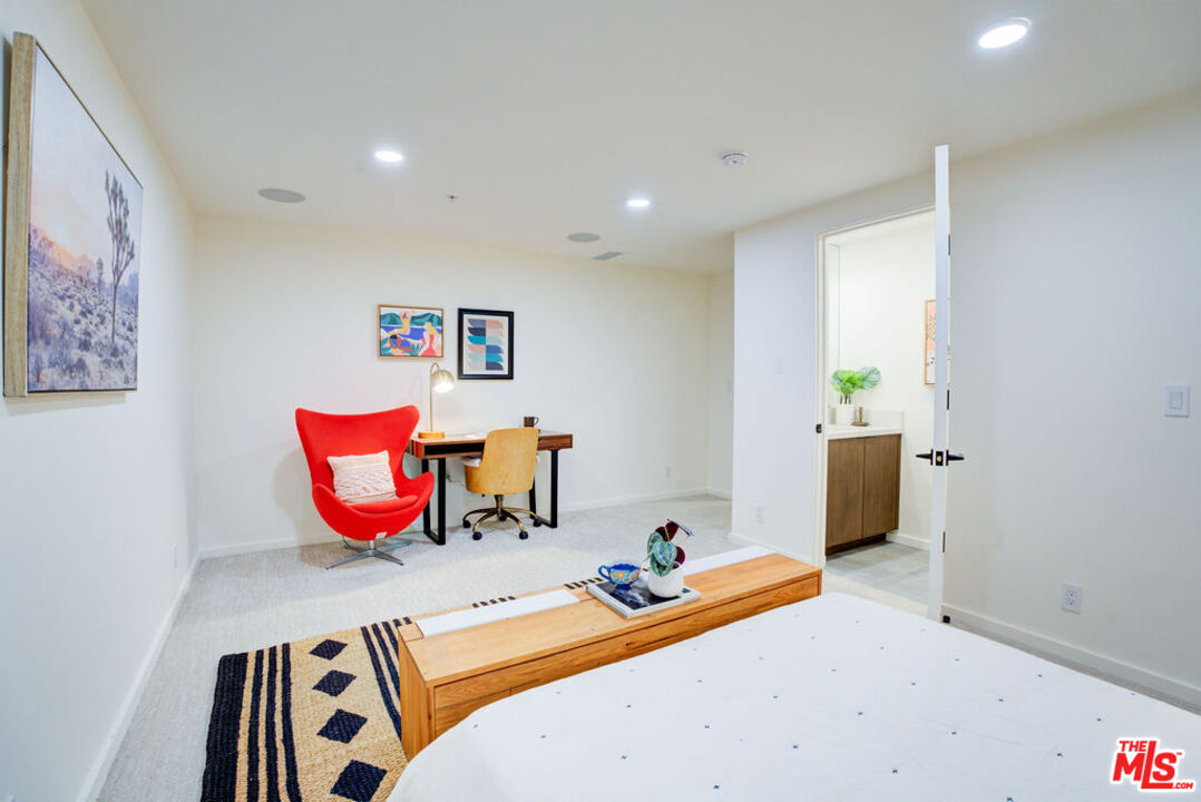 330 Rennie Ave Unit: 2