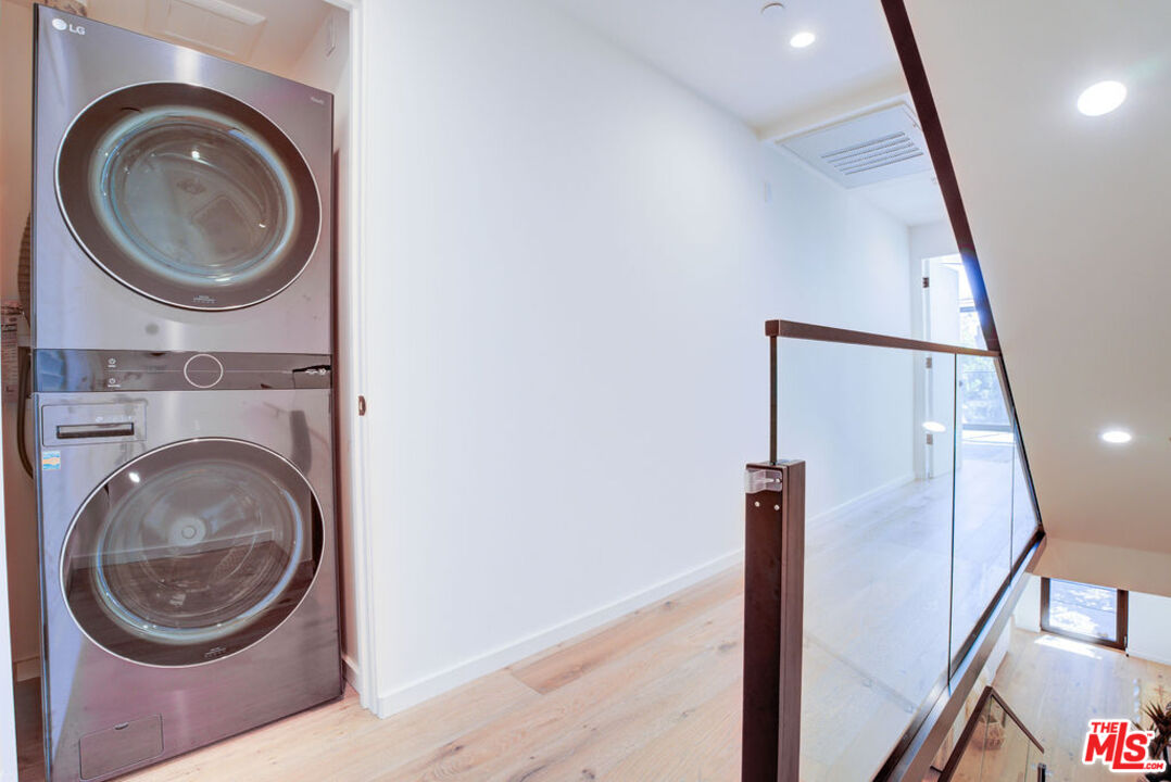 330 Rennie Ave Unit: 2
